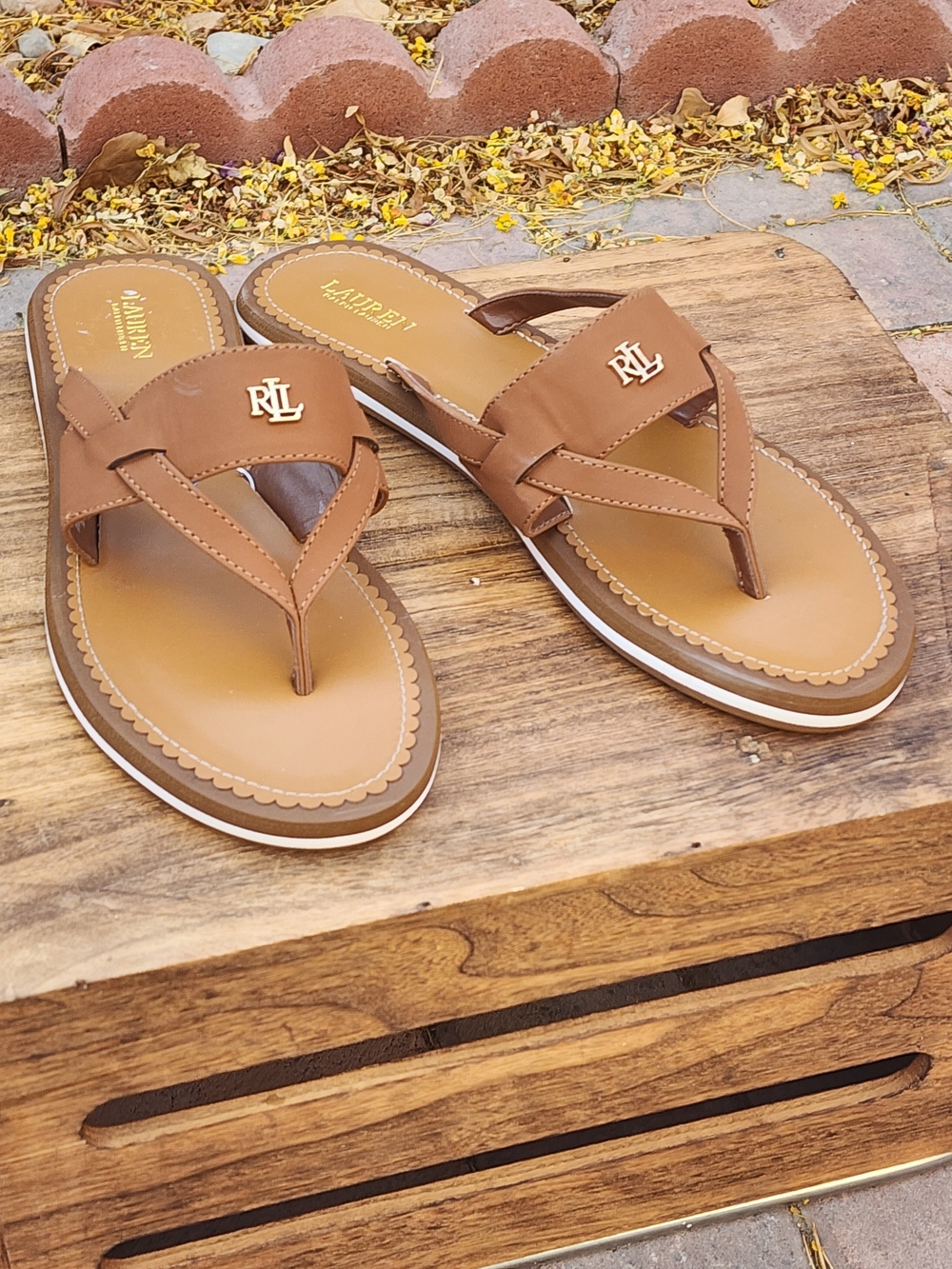 Lauren Ralph Lauren Women's Rosalind Tan Thong Sandals Size 10 - Picture 2 of 8